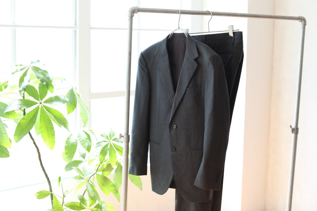 スーツは自宅で洗濯できる！上手に洗うポイントを詳しく解説 - Lenet