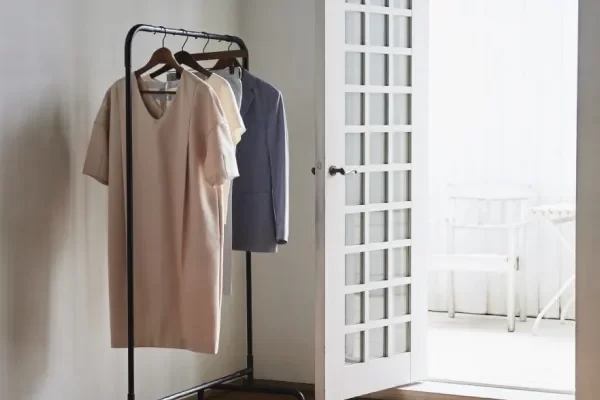 Theoryのストレッチ素材を美しく保つなら、クリーニングへ