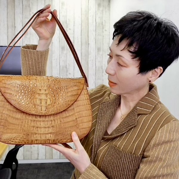 「本当に生き返ったね」カビで諦めていたご両親の形見のバッグが、再び日常に戻るまで