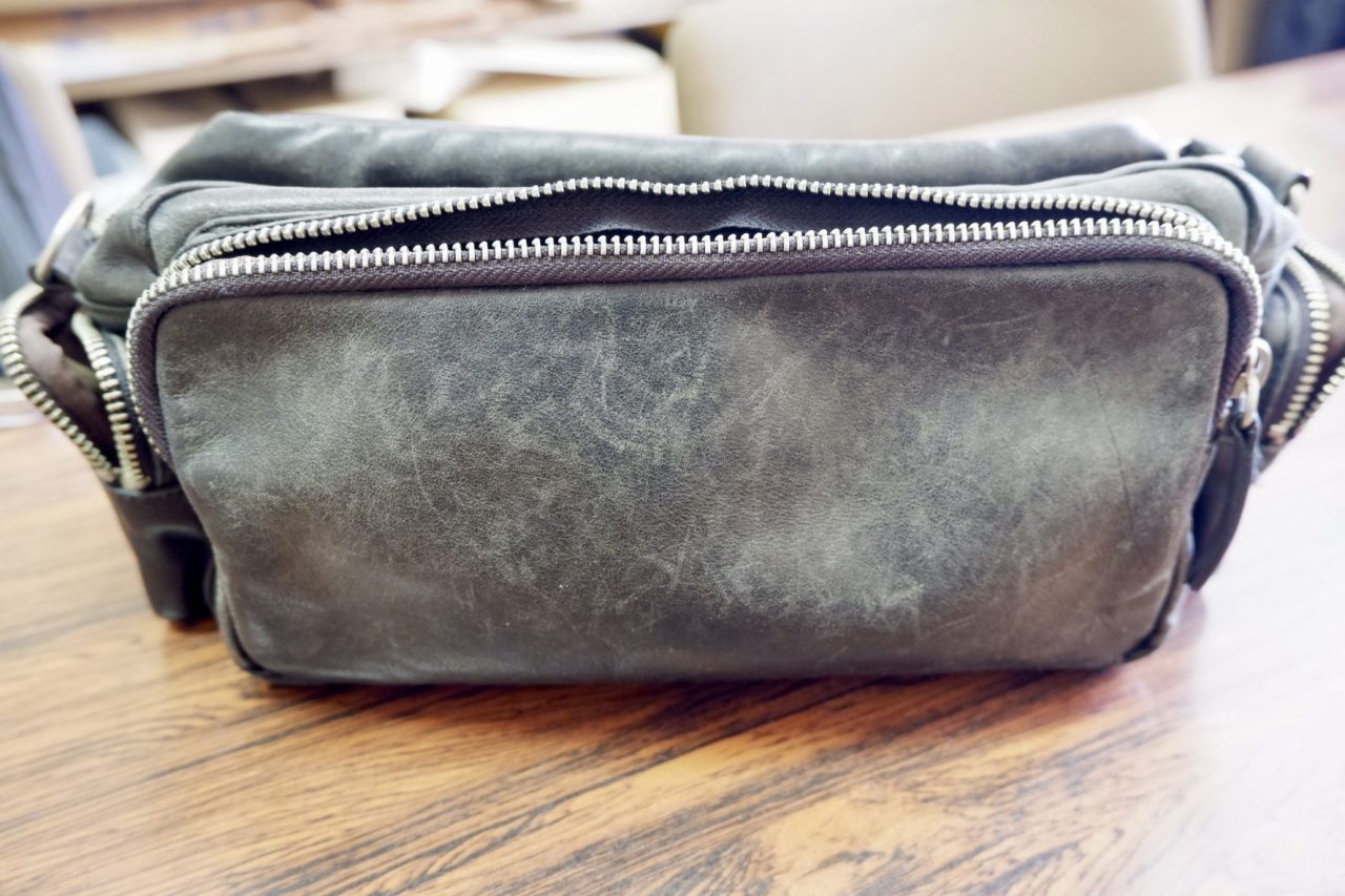 お父様が愛用されていたオーダーメイドの革バッグ