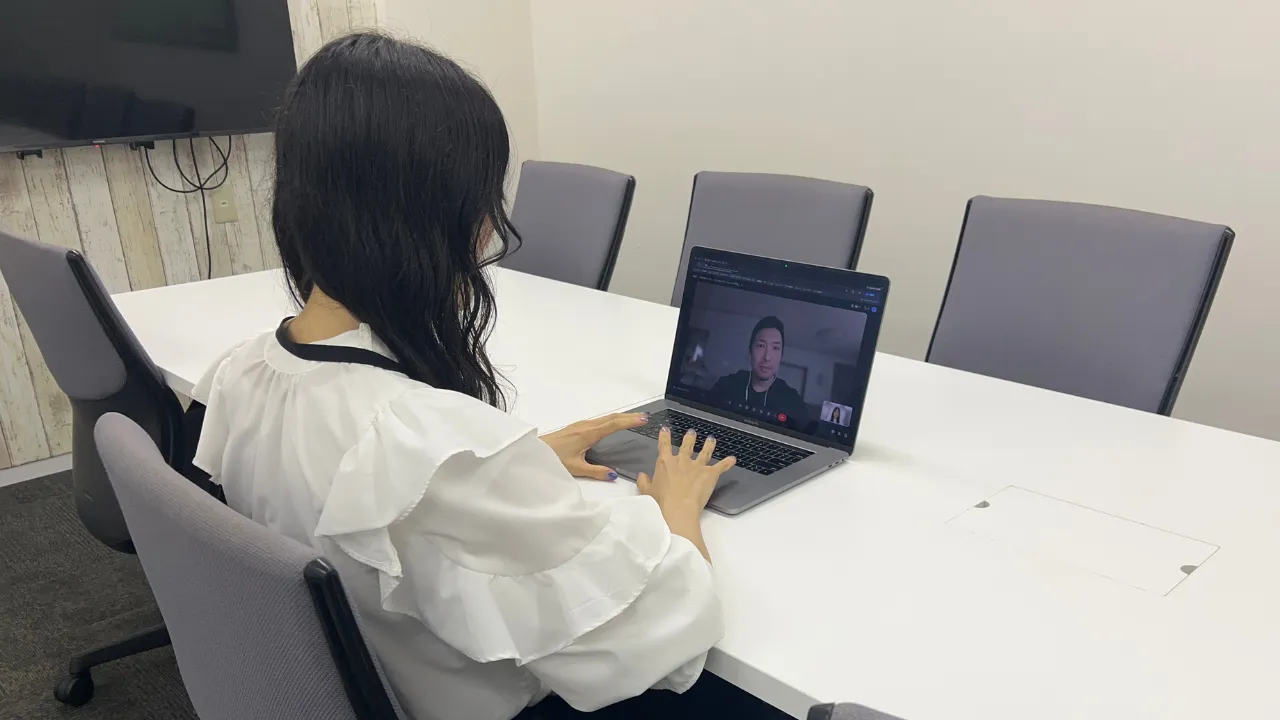 オンラインインタビュー中の様子